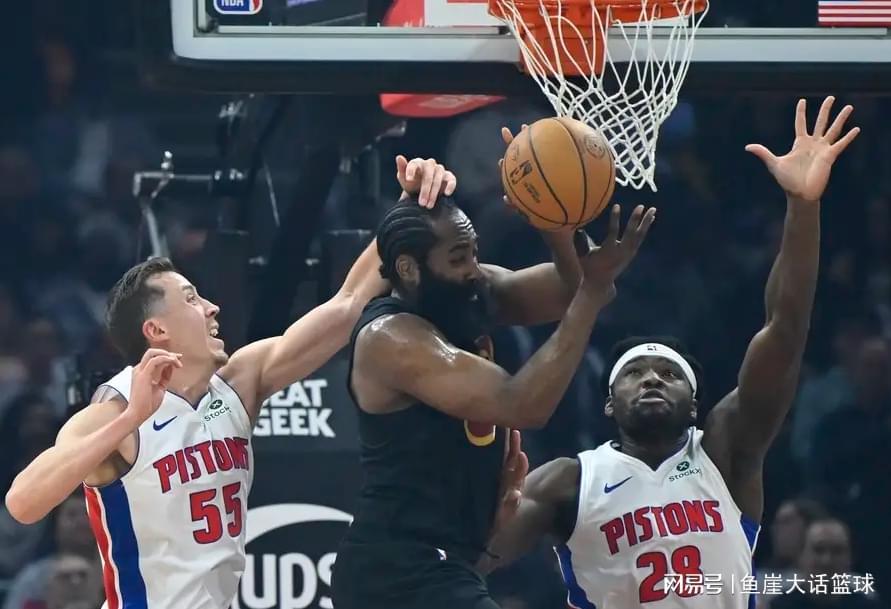 开云下载-骑士113-109活塞！莫布里三人盛赞哈登，而哈登两点也成重中之重