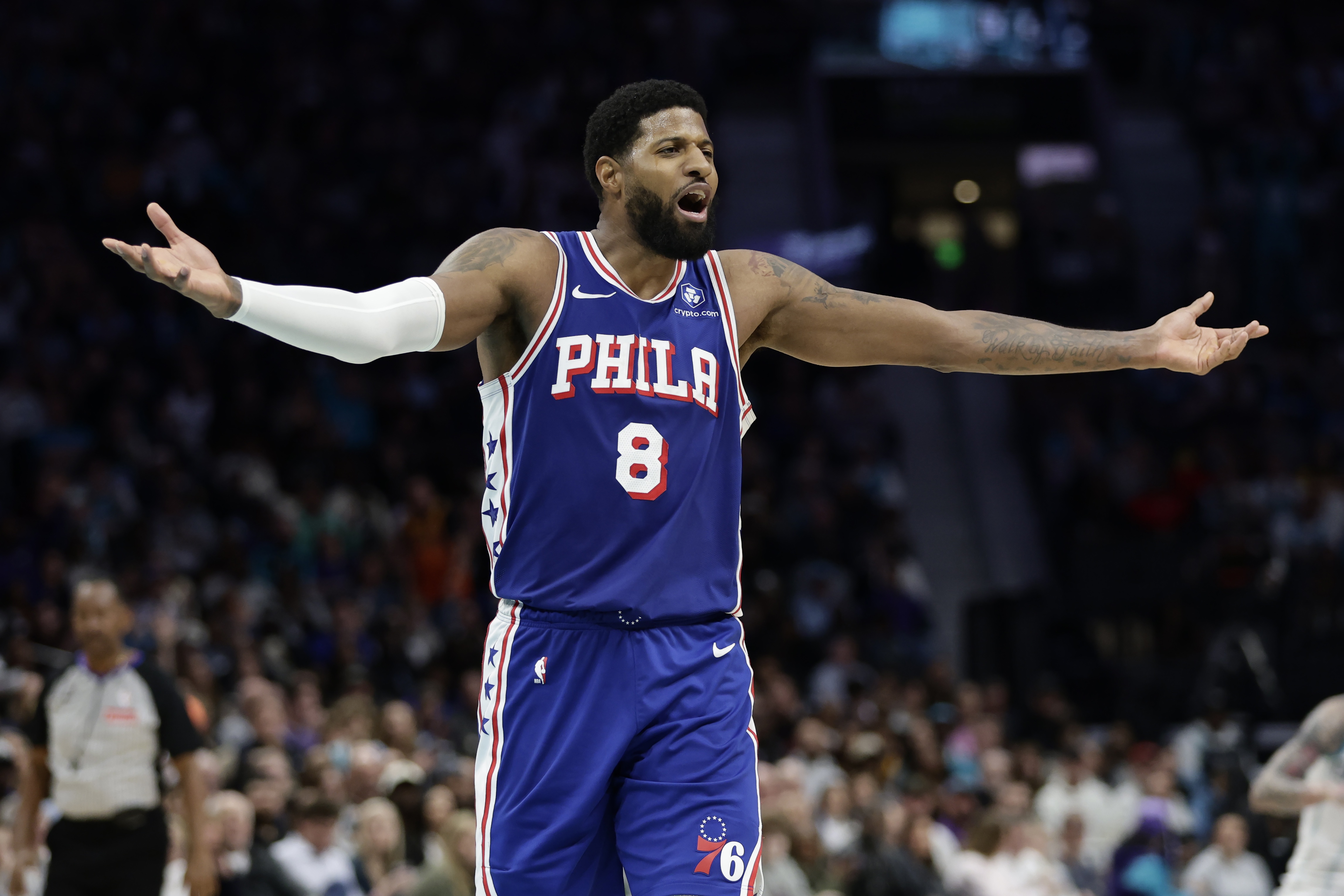 开云官网-胶着时刻攻防发力！保罗·乔治19中9拿26分13板4断1帽 罚球5中4